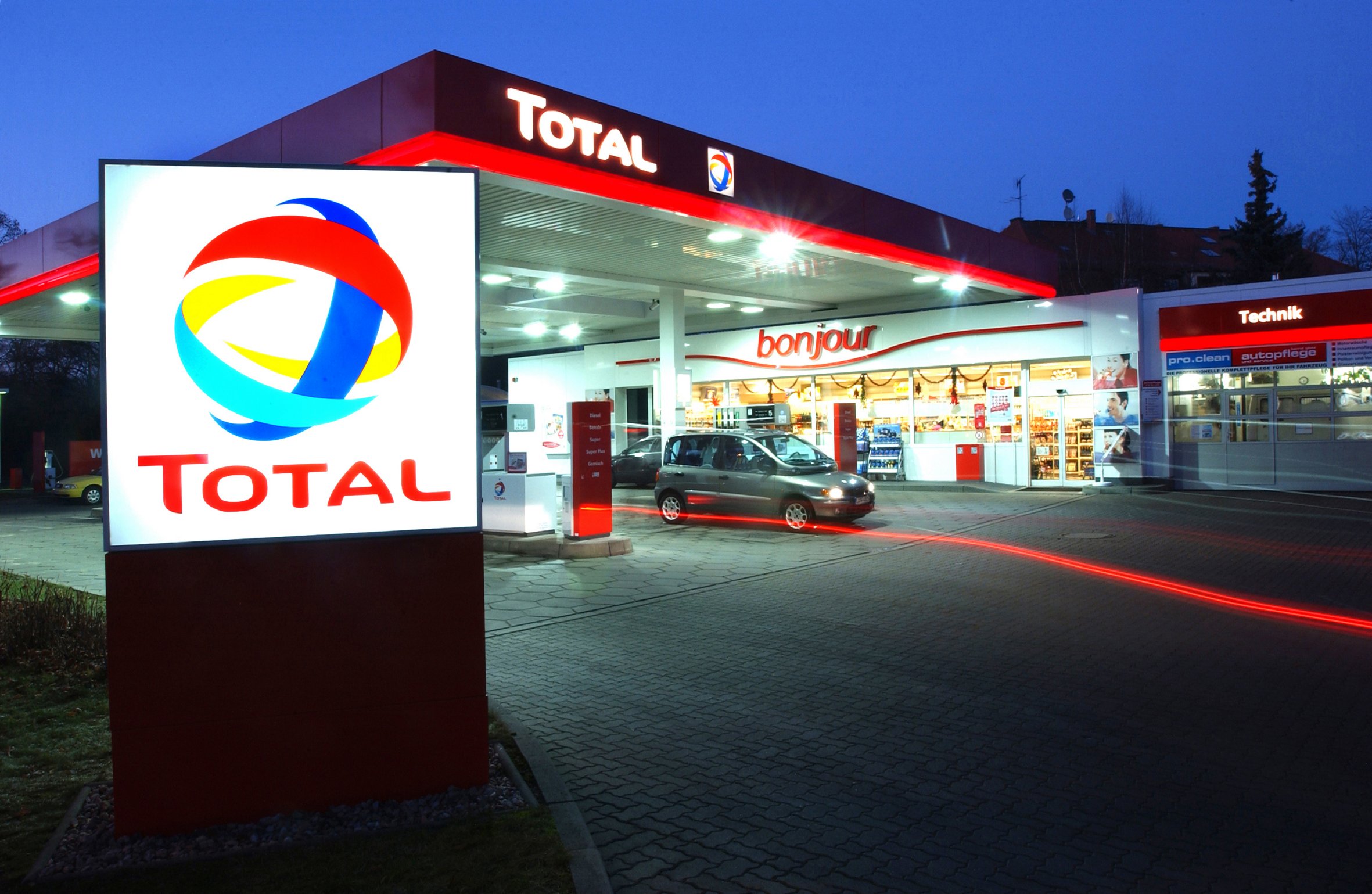 Total company. АЗС total. Компания тотал. Тоталь компания. Тоталь нефтяная компания.